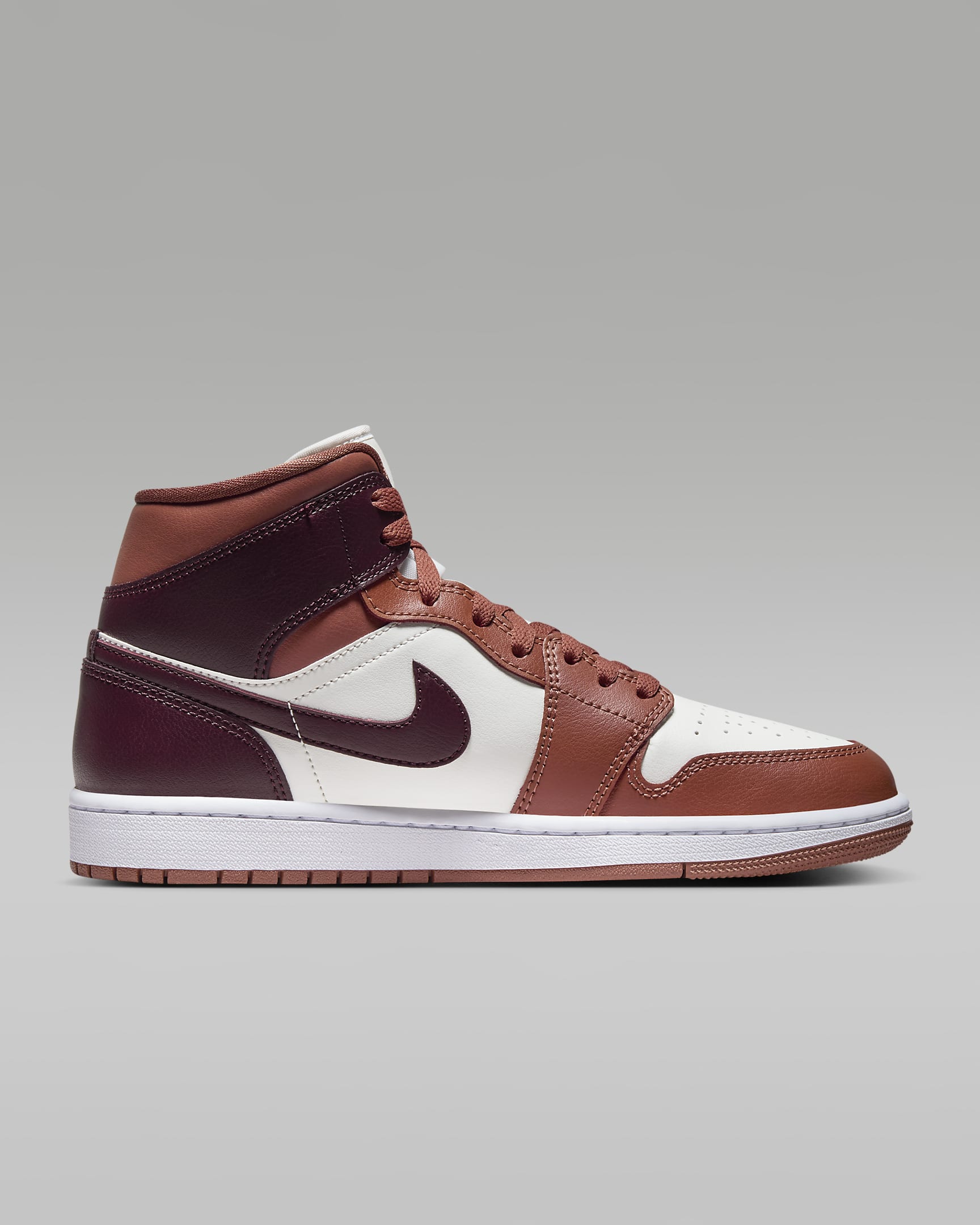 air-jordan-1-mid-womens-shoes-Kg3nnj.png