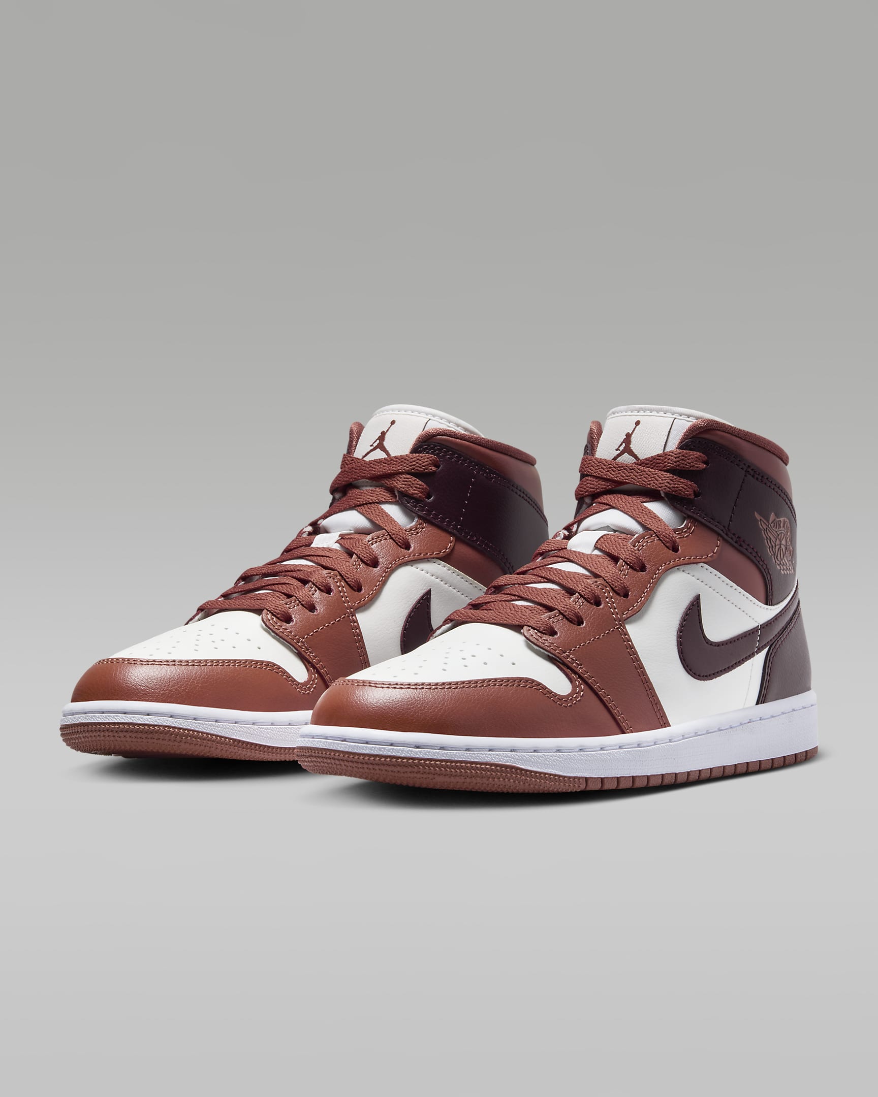 air-jordan-1-mid-womens-shoes-Kg3nnj.png