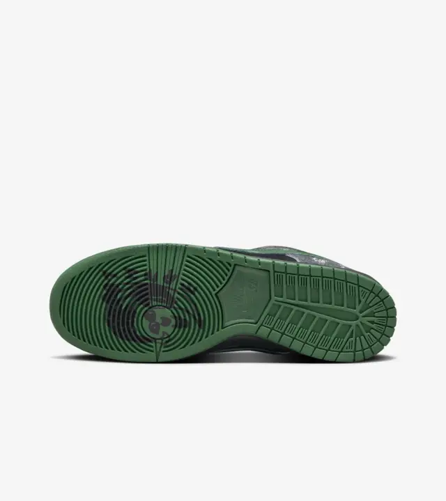 fecha-de-lanzamiento-de-los-nike-sb-dunk-low-pro-x-there-anthracite-and-gorge-green-hf7743-001