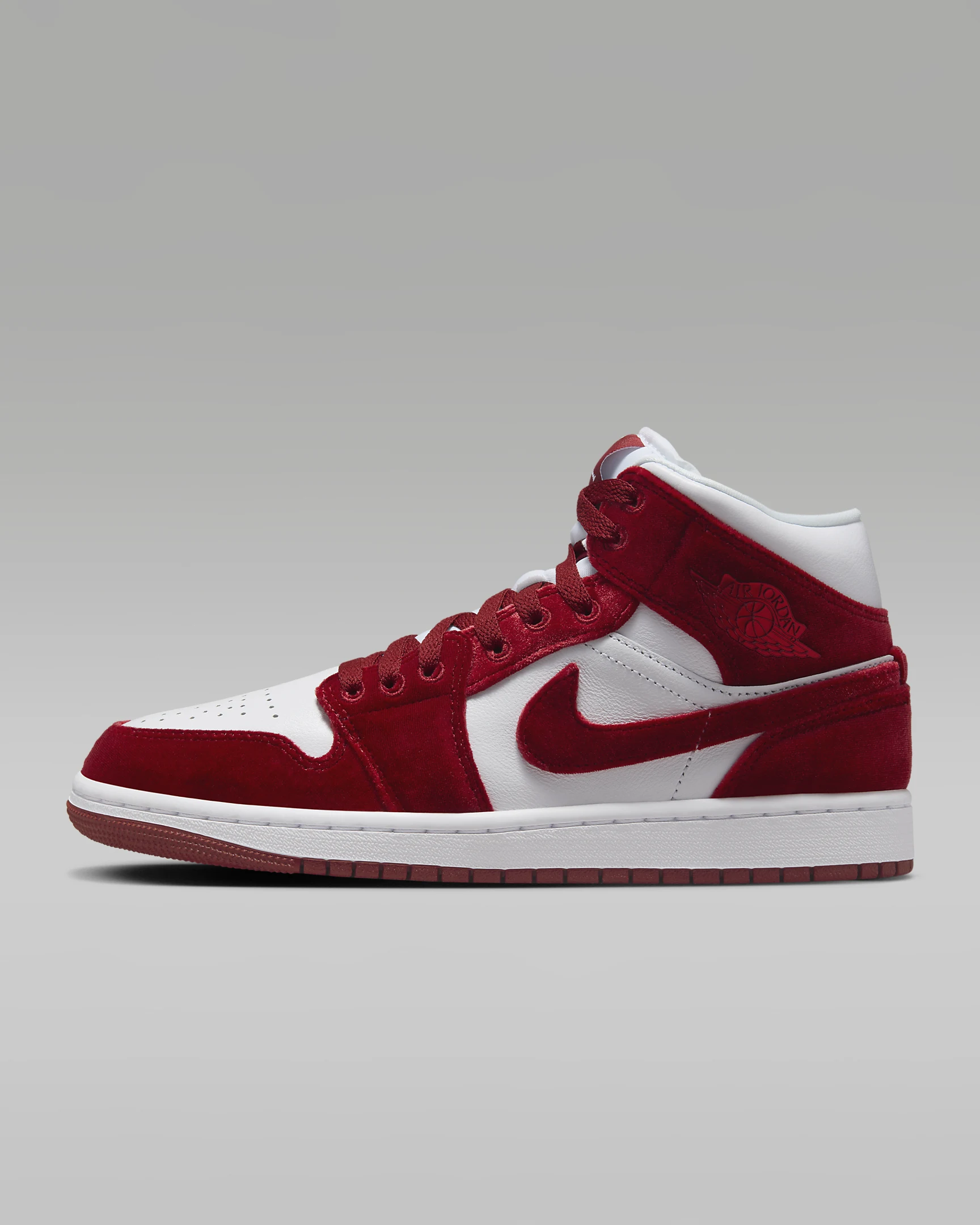 Wie Fallen Air Jordan 1 Mid Aus Air Jordan 1 Mid ‘Red Velvet’ – TODO DE TENIS