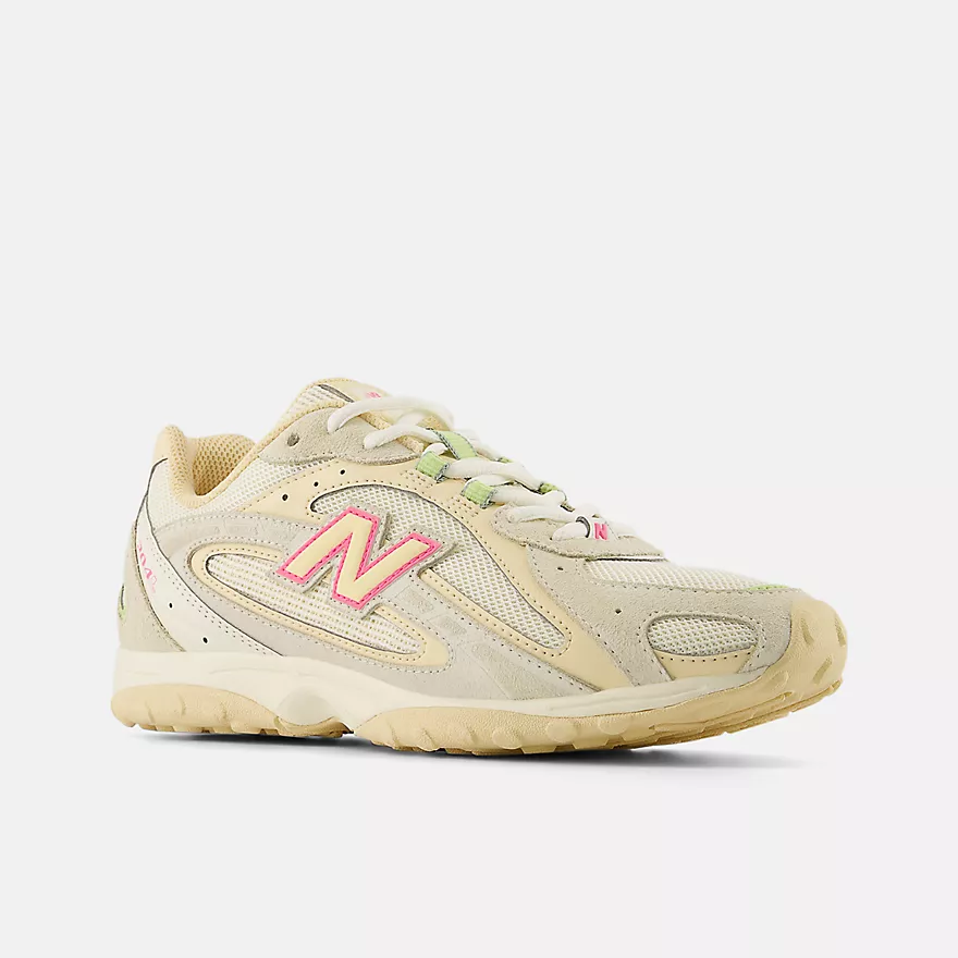 New Balance 204L — Sherbert / Angora / Lima Seca